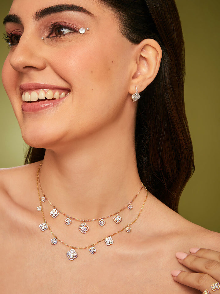 Clover Vital necklace with a modern clover design, perfect for women’s fashion and everyday wear
