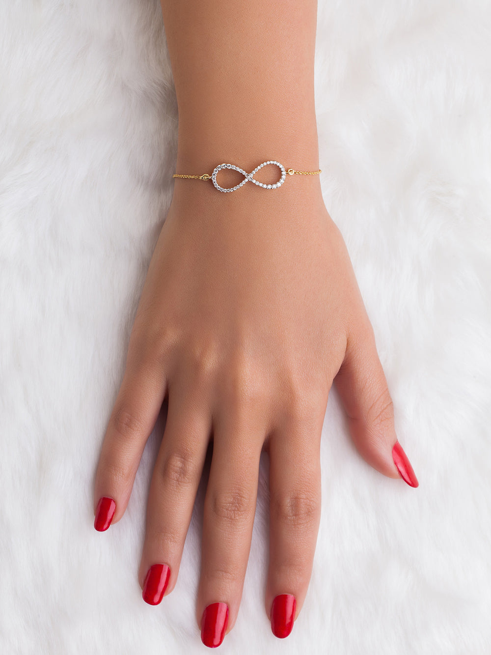 Diamond infinity bracelet with a sleek design, ideal for women’s everyday wear and special occasions